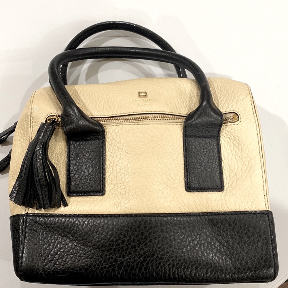 Kate spade black and white pebble bag